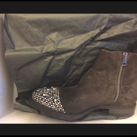 The shoe box: Brand New dark brown suede boots - Picture 6 of 14